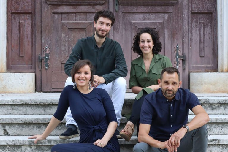 Kötelezők szabadon