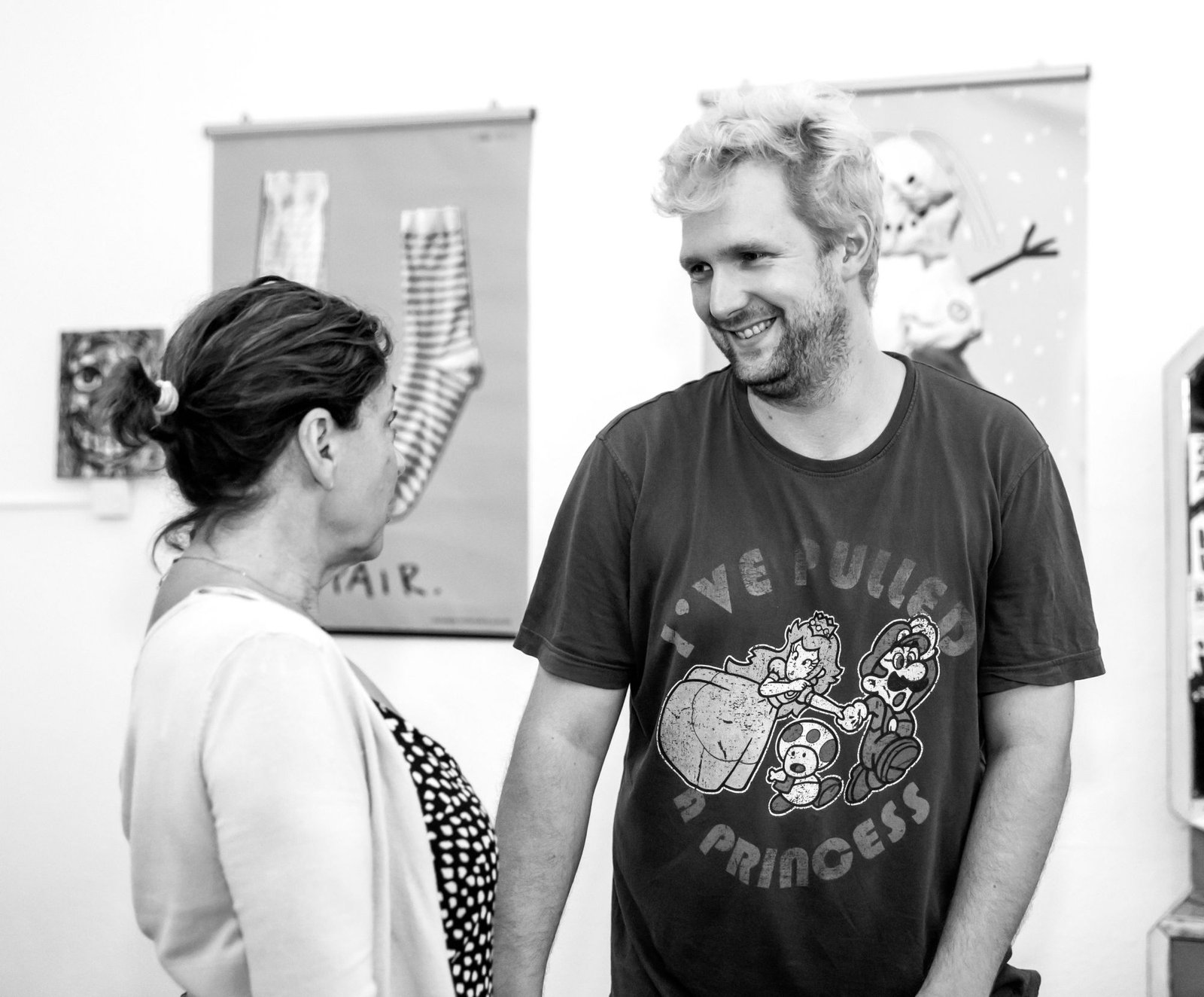 Anyuci pici fia avagy Csókol anyád! – online premierre készül a Bethlen Téri Színház és a Manna Csókol anyád!