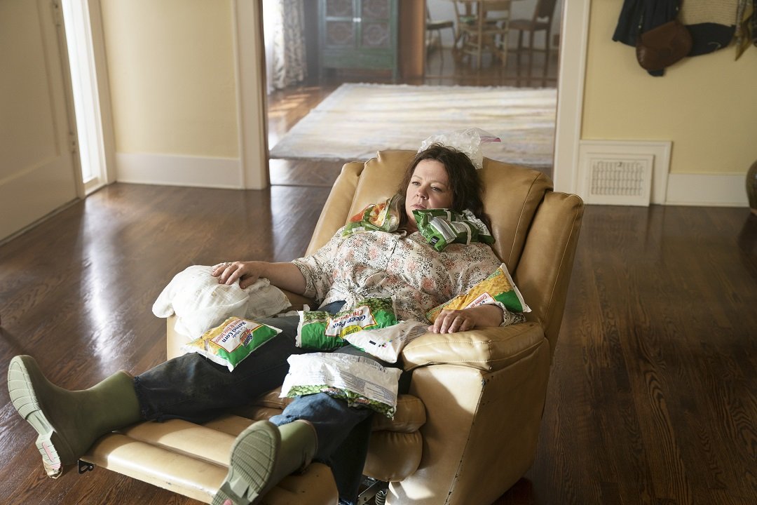 Szögegyenes, melankolikus, gyászfeldolgozás: A seregély (The Starling, 2021 – Netflix) kritika A seregély