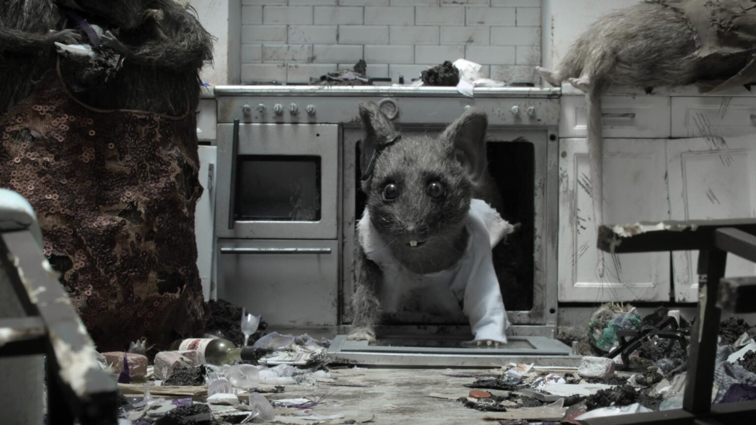 The House (Egy ház, három család) kritika thumbnail