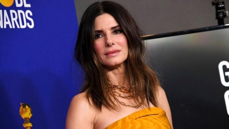Sandra Bullock lába fáj Az elveszett város hír