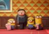 A mozisok padlót fogtak a minyonőrülettől Minyonok: Gru színre lép öltönyösök hír thumbnail