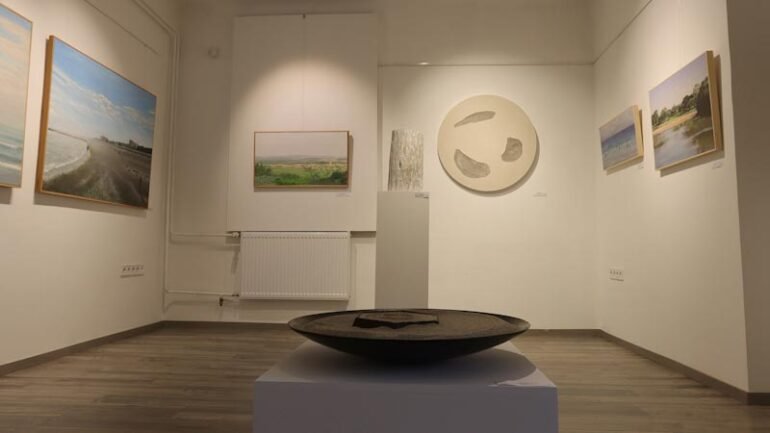 Ellenbacher Ibolya és Juhász Éva: Közel vagy kiállítás thumbnail