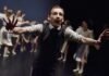 A Hosszúhajú veszedelem című táncszínházi produkció bemutatóján jártunk Hosszúhajú veszedelem kritika thumbnail