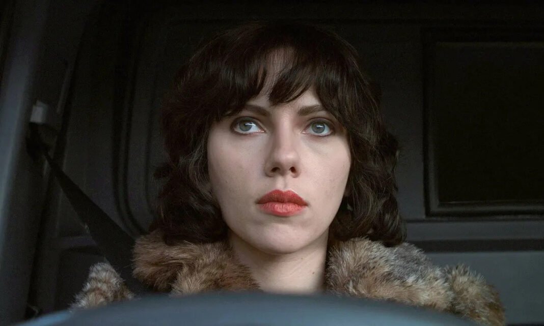 A felszín alatt (Under the Skin – 2013) kritika