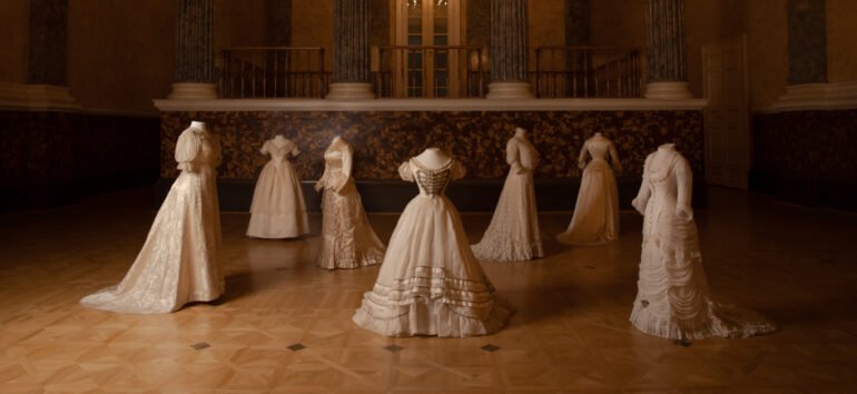 A Magyar Menyasszony című kiállításon jártunk a Magyar Nemzeti Múzeumban thumbnail